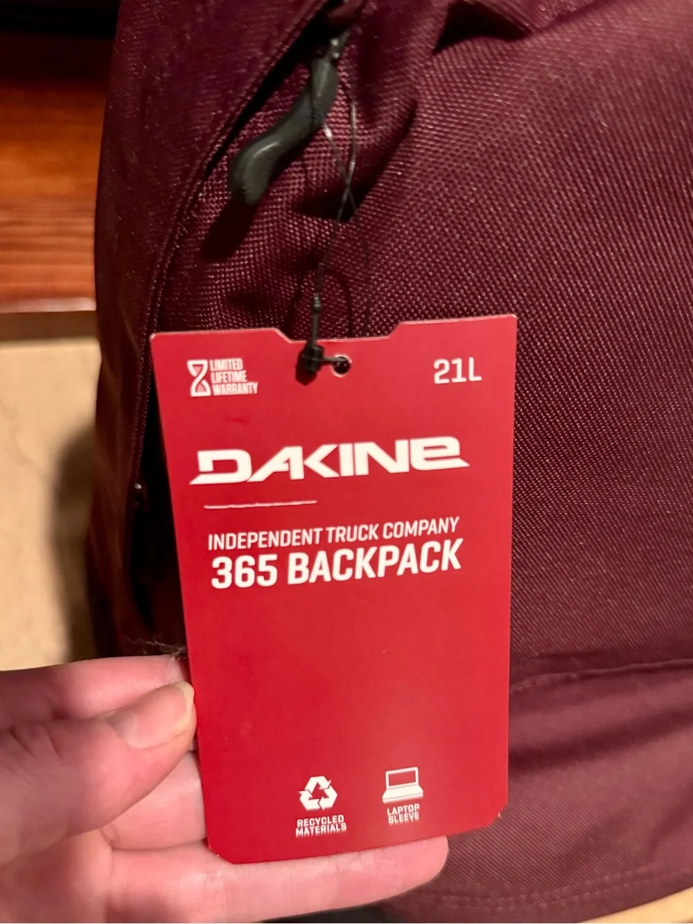 NWT Dakine Two-Tone 365 Backpack 21L in Maroon and Black